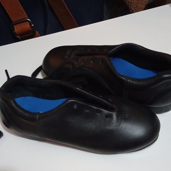 Capezio Kids Black Tap Shoes Classic Leather Design - Picture 3 of 5